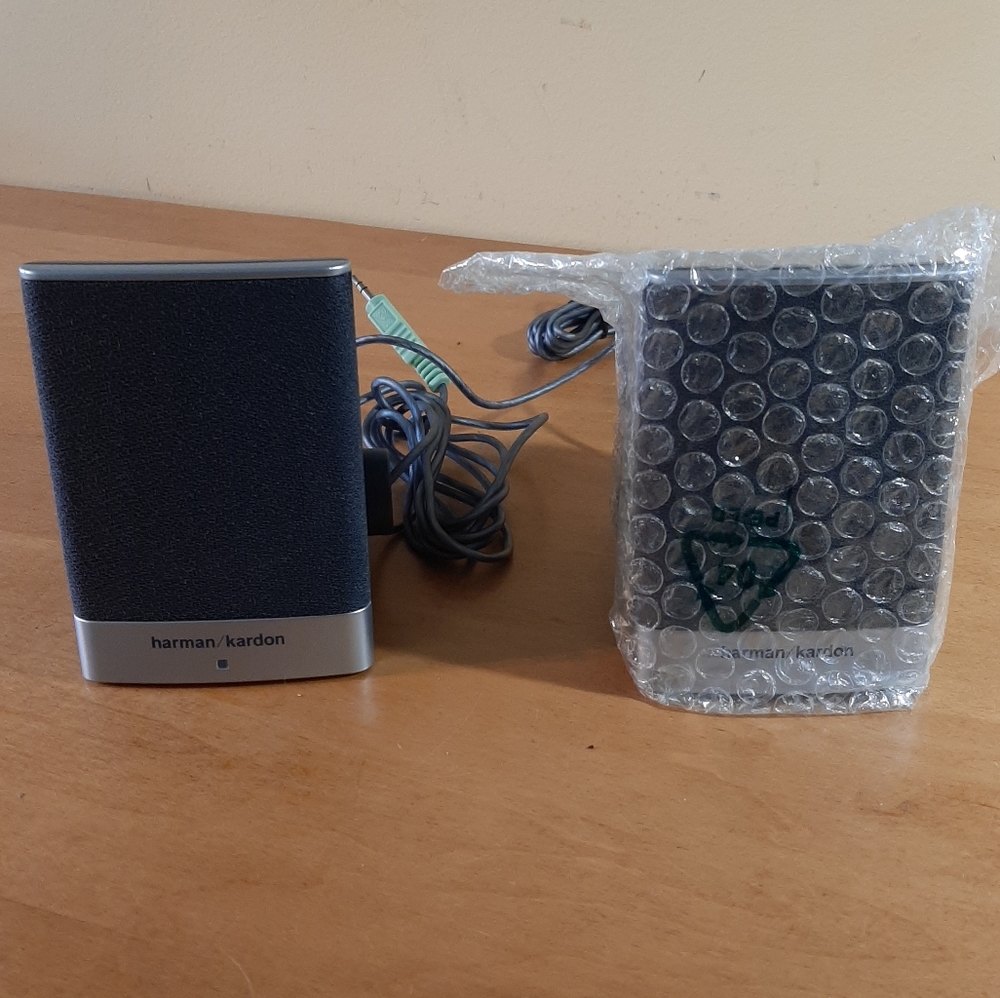 Speaker set NWOT